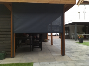 Screen met geleiders en rits en afstandbediening